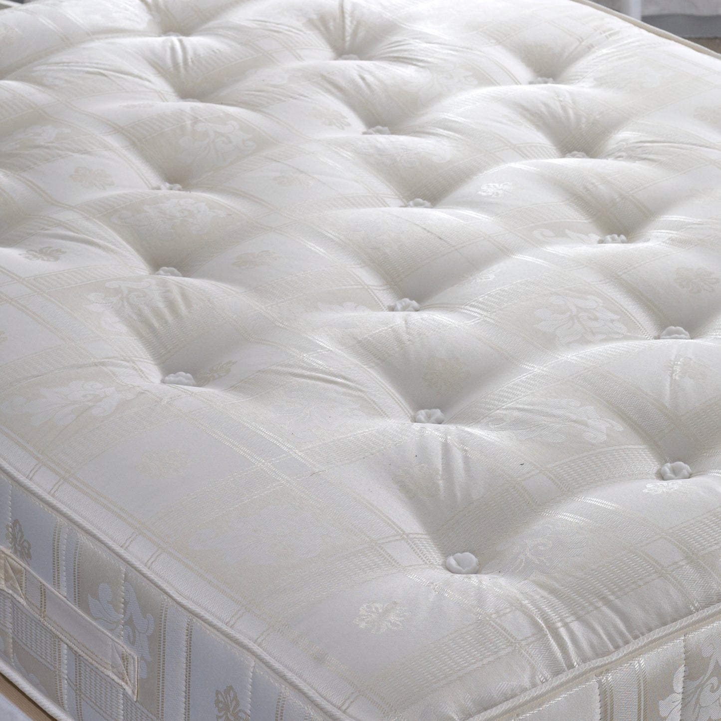 1000 Pocket Sprung Mattress – Medium-Firm, Hand Tufted with Damask Cover
